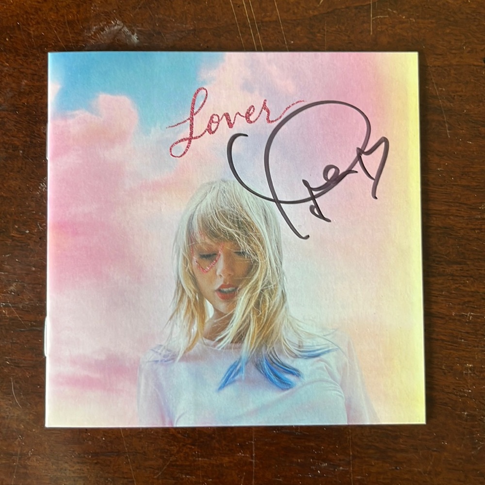 Taylor Swift autograph Lover album booklet